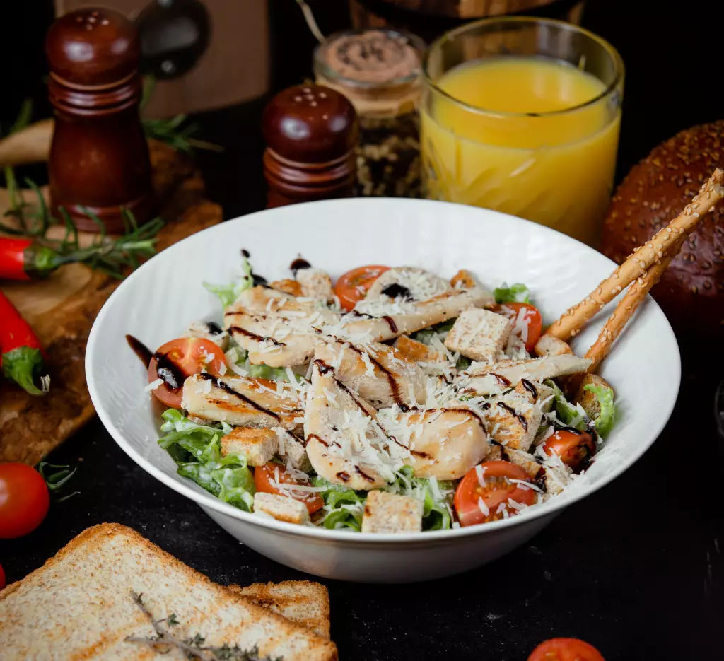 Ensalada de Pollo con Miel de Castaño